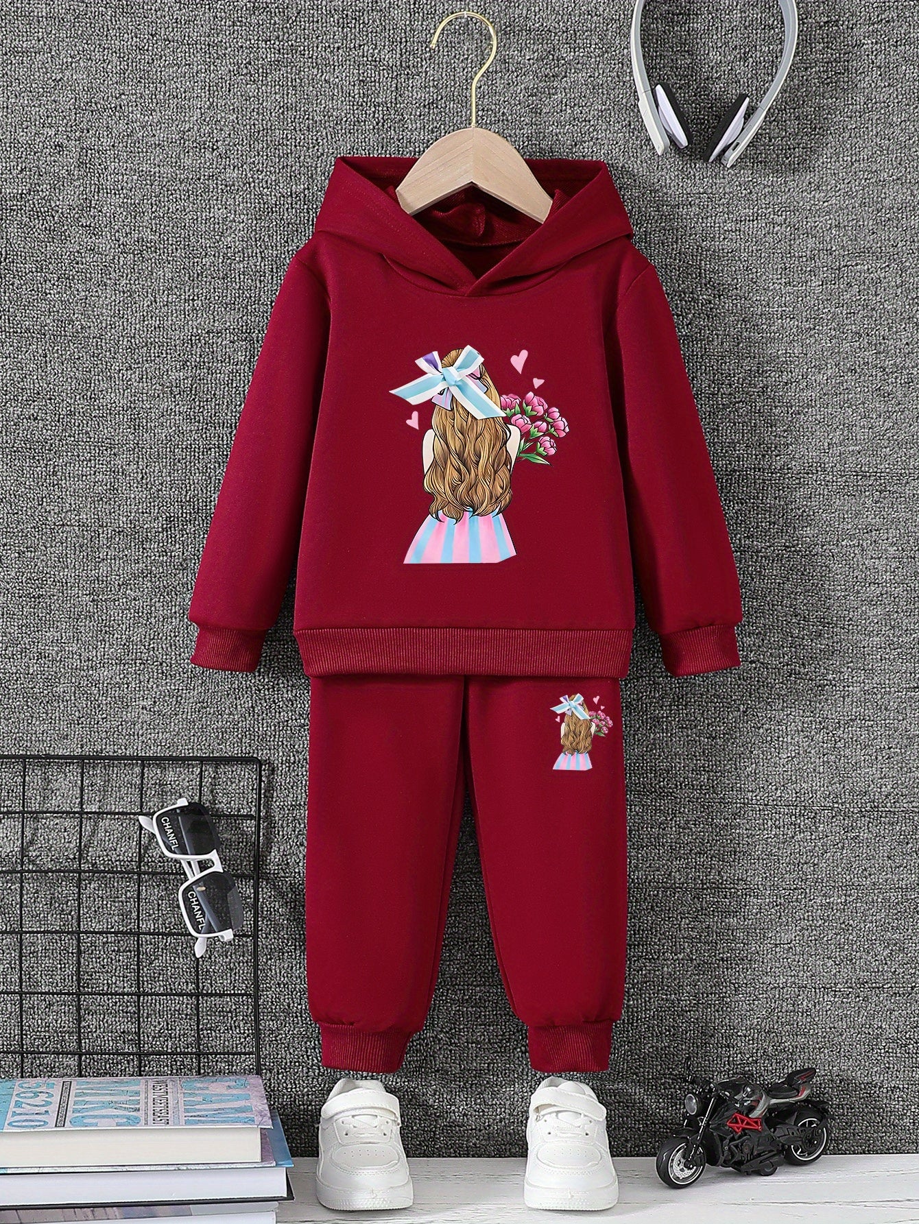 Girls' Casual Hooded Sweater and Sweatpants Set, Polyester Fashion Tracksuit with Girl Print, Comfortable Sporting Outfit for Fall/Winter, Age 12 and Under, for Outdoor