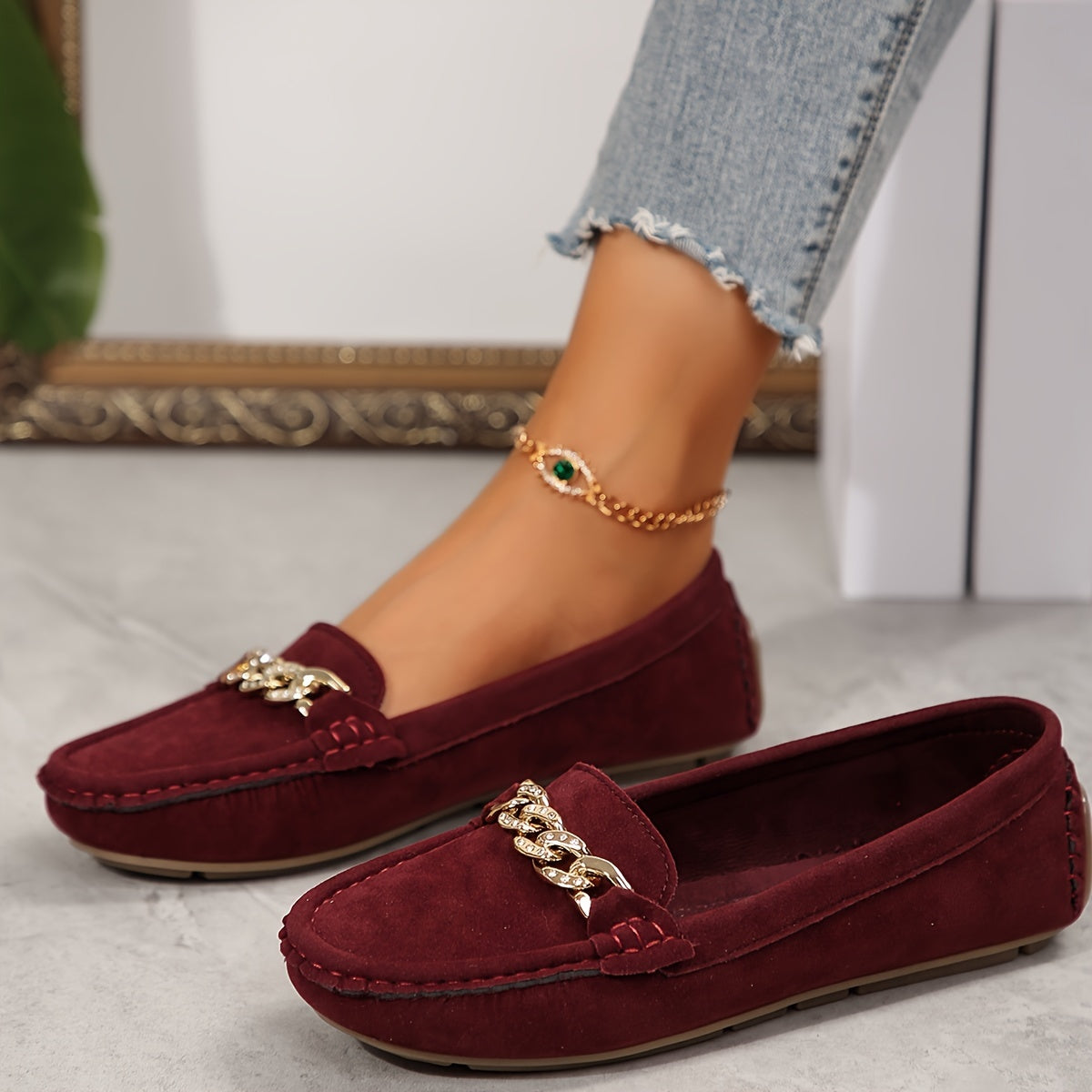 Chic Women's Slip-On Loafers with Metallic Chain Detail - Comfortable, Breathable Flats for All Seasons, Versatile Solid Color in Black & Burgundy