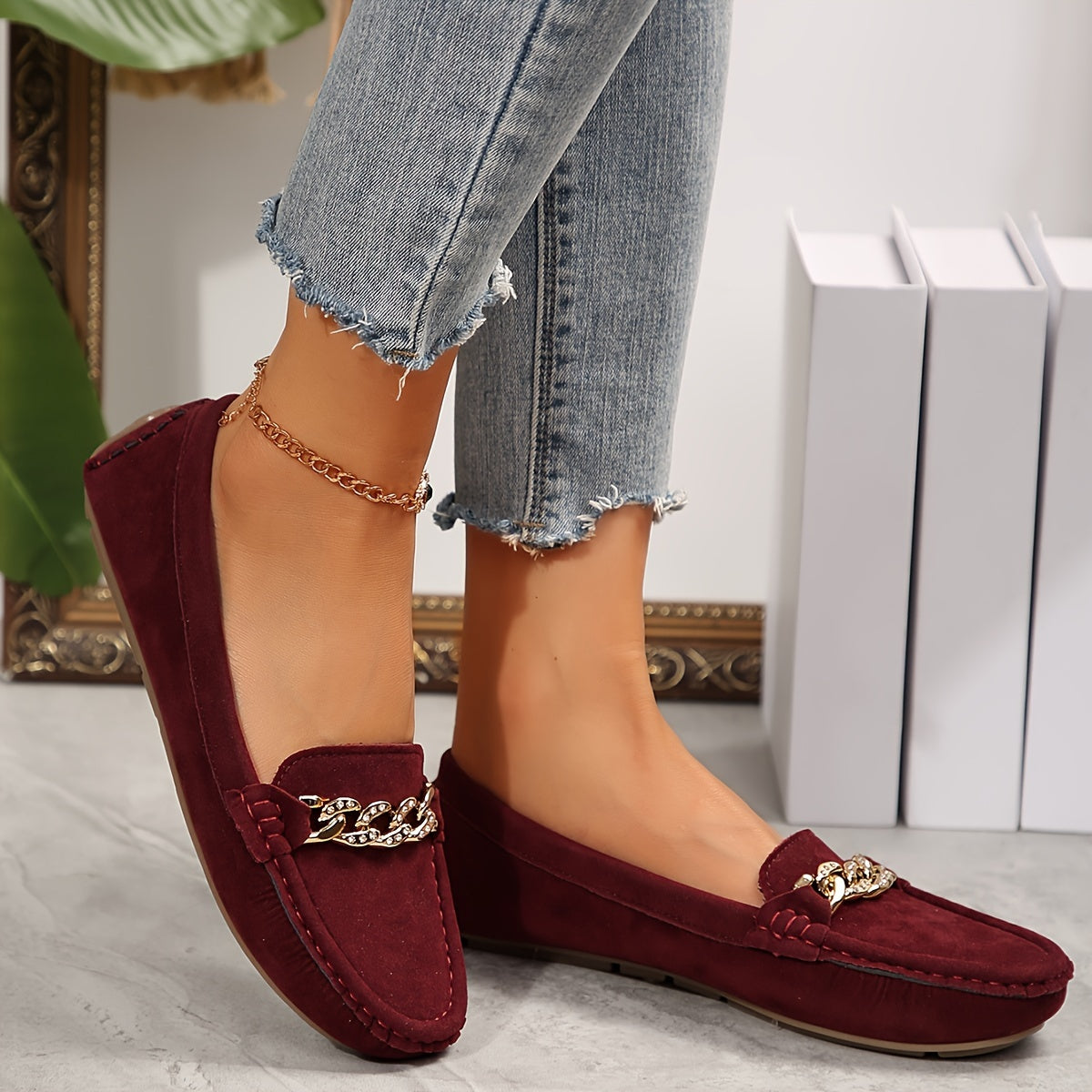 Chic Women's Slip-On Loafers with Metallic Chain Detail - Comfortable, Breathable Flats for All Seasons, Versatile Solid Color in Black & Burgundy