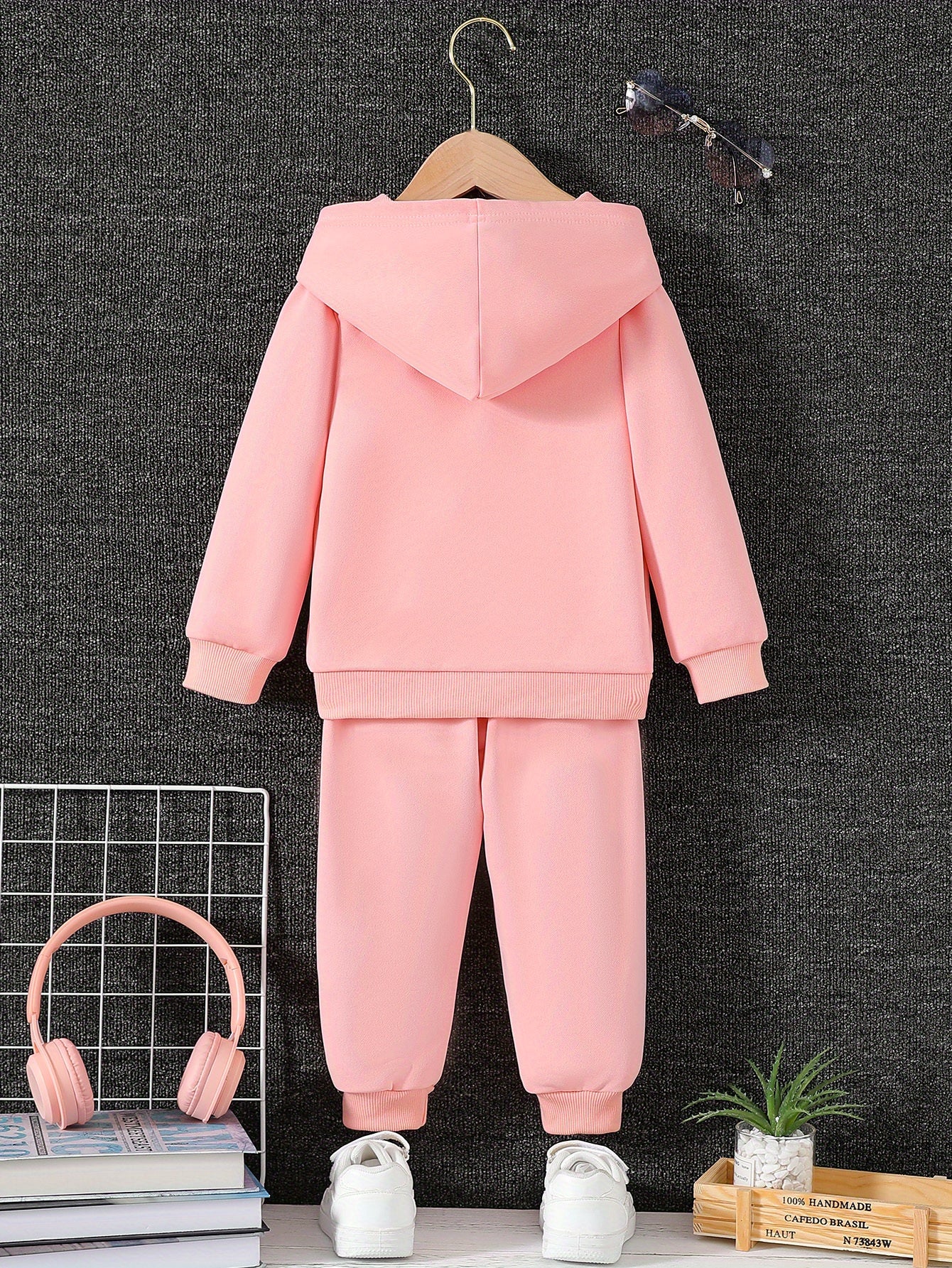 Girls' Casual Hooded Sweater and Sweatpants Set, Polyester Fashion Tracksuit with Girl Print, Comfortable Sporting Outfit for Fall/Winter, Age 12 and Under, for Outdoor