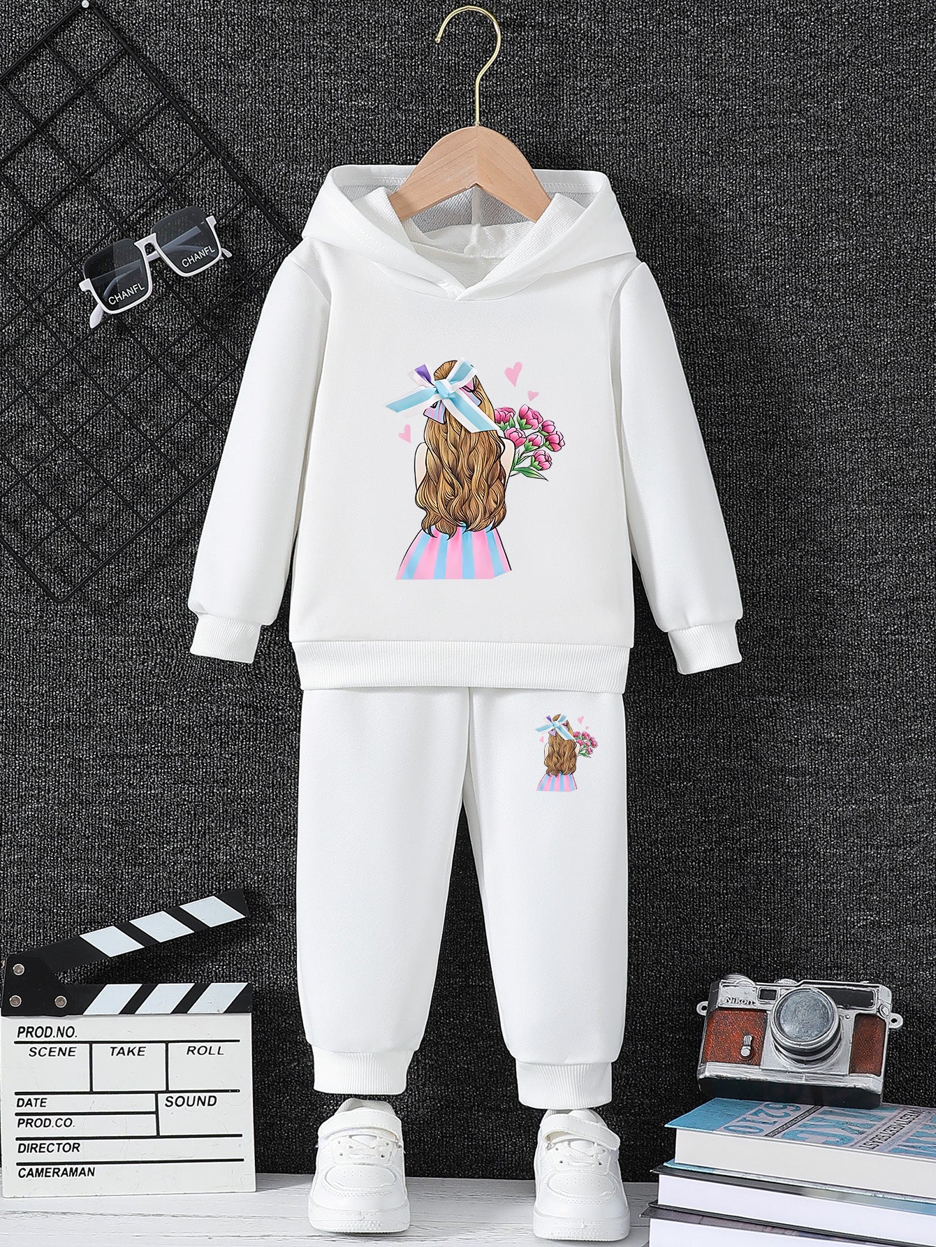 Girls' Casual Hooded Sweater and Sweatpants Set, Polyester Fashion Tracksuit with Girl Print, Comfortable Sporting Outfit for Fall/Winter, Age 12 and Under, for Outdoor