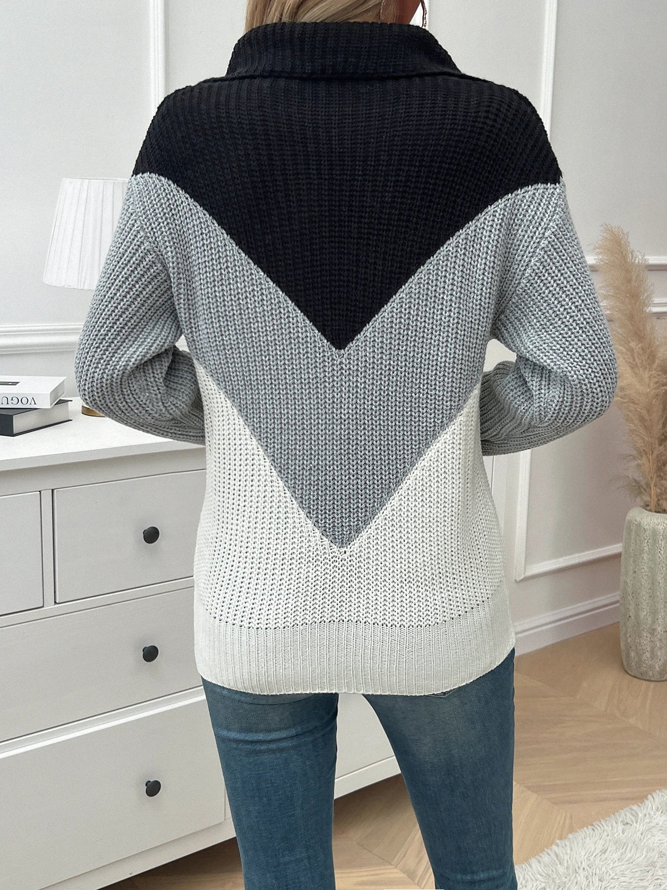 Color blocked shoulder zipper half breasted sweater