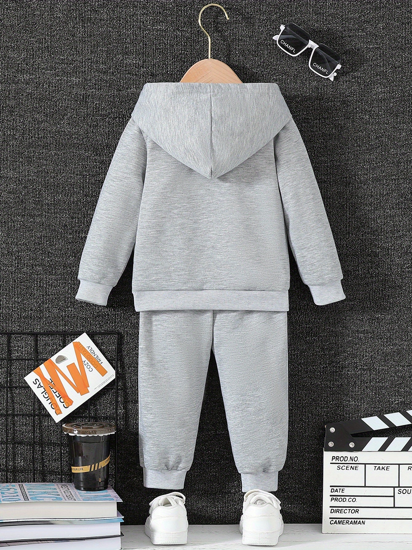 Girls' Casual Hooded Sweater and Sweatpants Set, Polyester Fashion Tracksuit with Girl Print, Comfortable Sporting Outfit for Fall/Winter, Age 12 and Under, for Outdoor