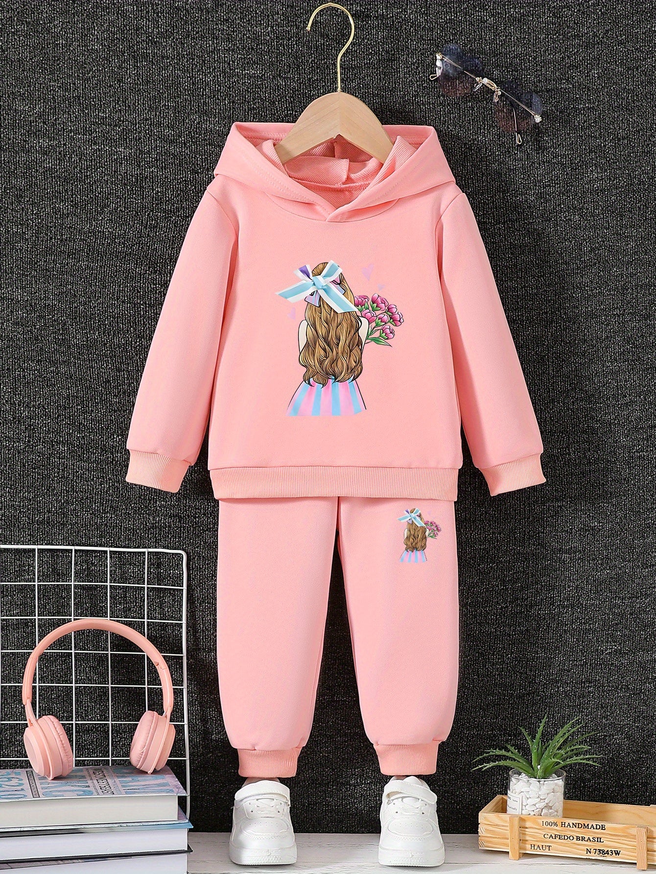 Girls' Casual Hooded Sweater and Sweatpants Set, Polyester Fashion Tracksuit with Girl Print, Comfortable Sporting Outfit for Fall/Winter, Age 12 and Under, for Outdoor