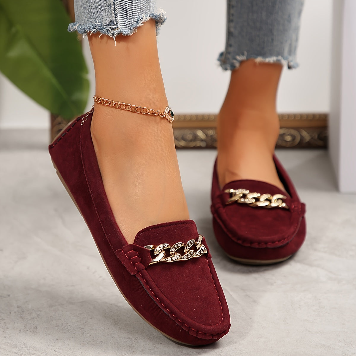 Chic Women's Slip-On Loafers with Metallic Chain Detail - Comfortable, Breathable Flats for All Seasons, Versatile Solid Color in Black & Burgundy