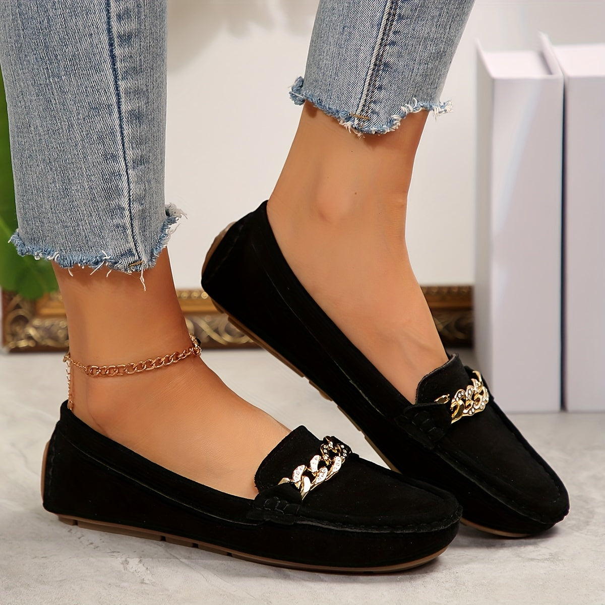 Chic Women's Slip-On Loafers with Metallic Chain Detail - Comfortable, Breathable Flats for All Seasons, Versatile Solid Color in Black & Burgundy